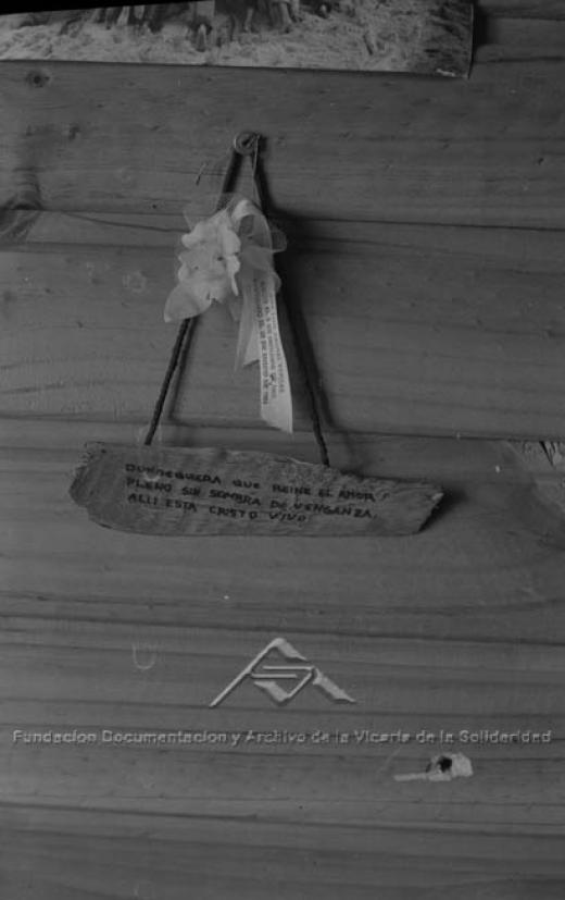 Detalle de orificio de bala en la pieza del padre Jarlan, ubicada en un segundo piso. Fundación Documentación y Archivo Vicaría de la Solidaridad