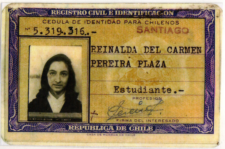 Carnet de identidad de Reinalda Pereira. Archivo familiar. 