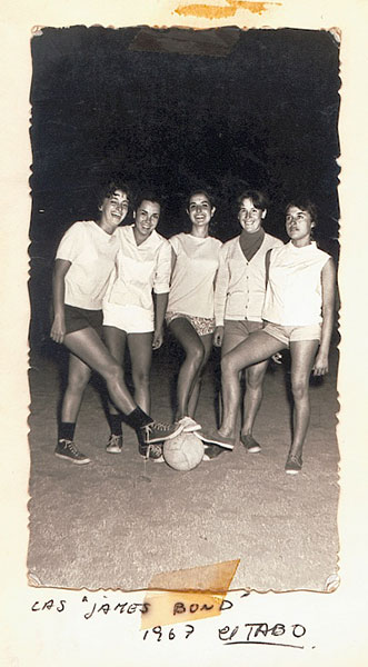 Las "James Bond", el equipo de fútbol de Reinalda en 1967. Archivo familiar.