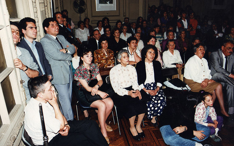 Luzmira participa en reunión en la AFDD. Archivo familiar.