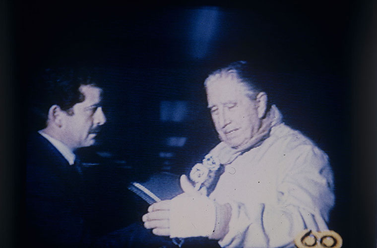 Augusto Pinochet habla por televisión tras el atentado en su contra Archivo diario La Nación. Universidad Diego Portales. 